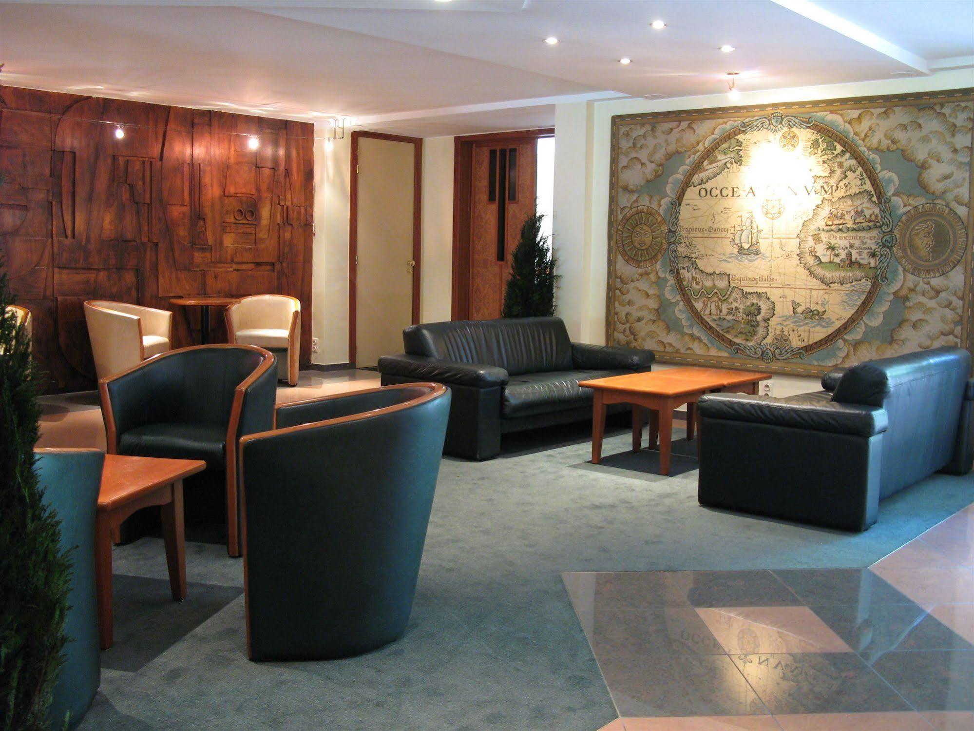 Hotel Best Western County House Saint-Gilles 内观 照片