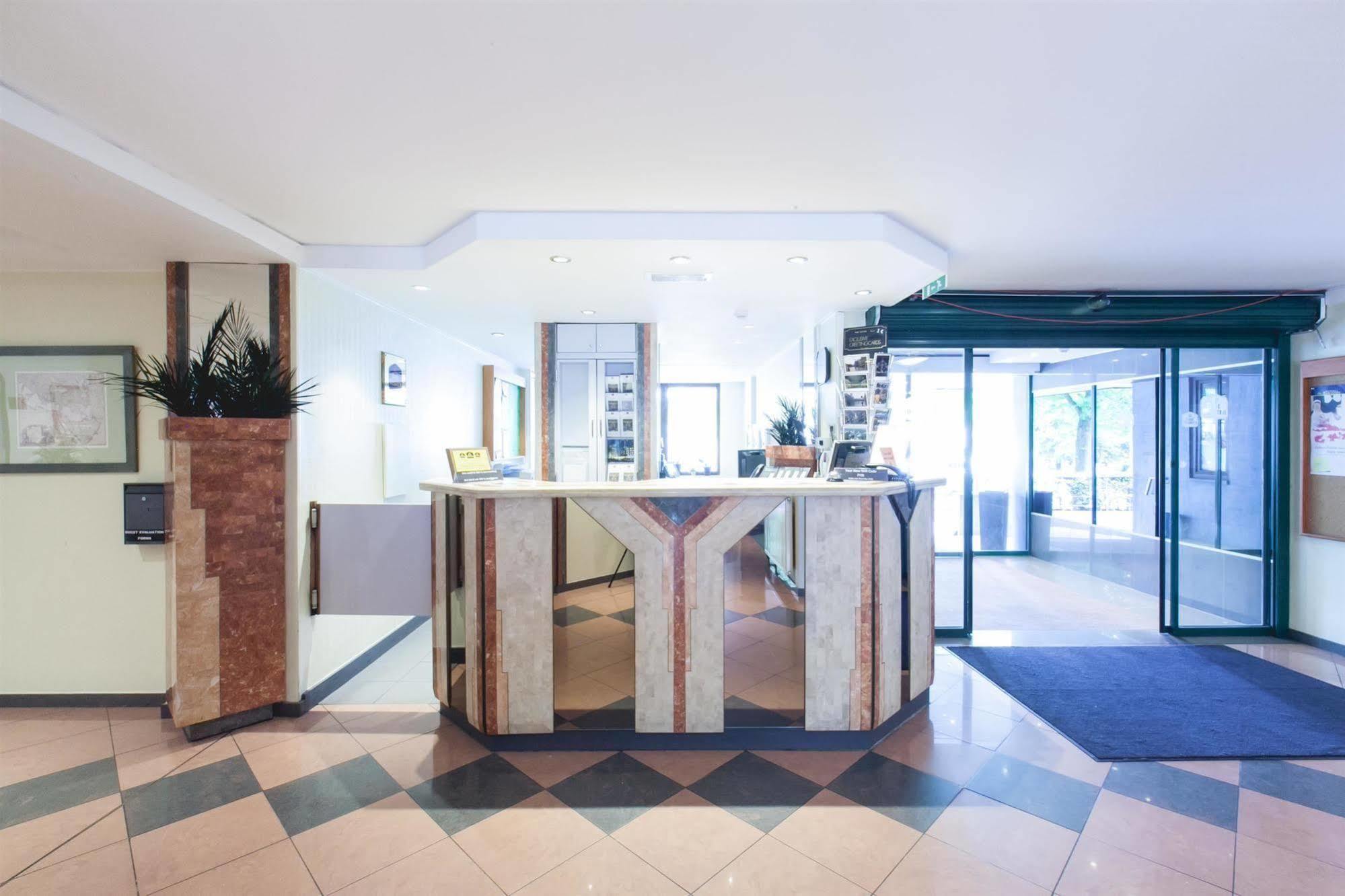 Hotel Best Western County House Saint-Gilles 外观 照片